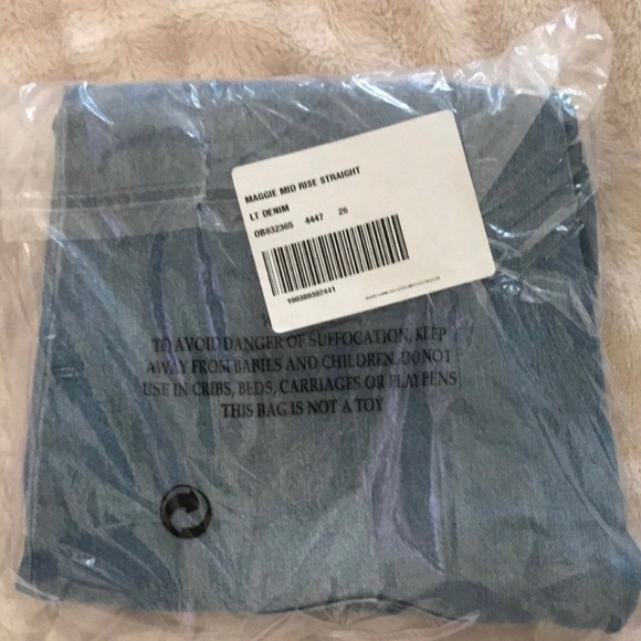 Free People Jeans Maggie Size 26 Mid Rise Distressed Straight Light Denim New - Picture 5 of 6